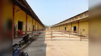 बरेली में कड़ी सुरक्षा के बीच परसाखेड़ा वेयरहाउस में रखी गई EVM, सपा नेताओं ने पहरेदारी के लिए लगाया टेंट