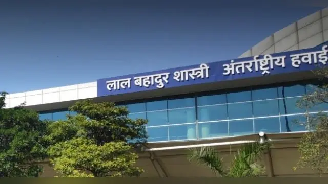 Varanasi News: एयरपोर्ट पर कस्टम विभाग ने पकड़ा 45 लाख का सोना, तस्करी का तरीका जान हो जाएंगे हैरान