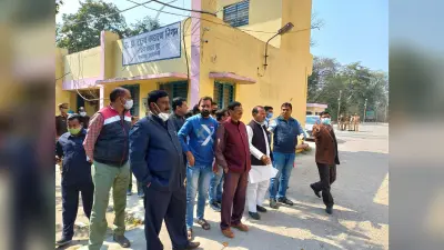 बरेली में सपा प्रत्याशी को EVM में छेड़छाड़ का खतरा, स्ट्रॉग रूम के गेट की कागजी सील टूटने का आरोप