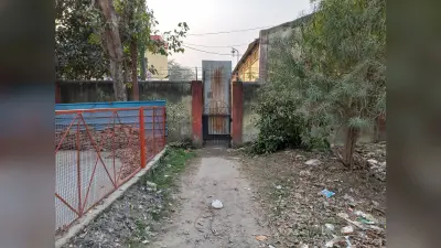 Bareilly News: ईवीएम स्ट्रांग रूम की दीवार के छोटे गेट से हटाई गई टिन की चादर, यह था मामला