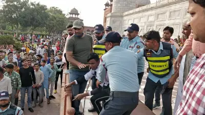 फिरोजाबाद के युवक ने ताजमहल में पाकिस्तान जिंदाबाद के लगाए नारे, लोगों ने कर दी जमकर धुनाई
