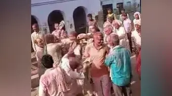 रंगों से नहीं, यहां चप्पलों से खेली जाती है होली, भगवान कृष्ण के समय से चली आ रही परंपरा