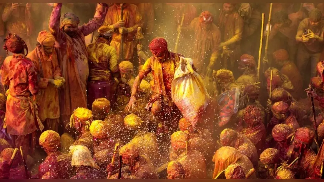 Lathmar Holi : ब्रज मंडल में क्यों खेली जाती है लट्ठमार होली, क्या है इसके पीछे की कहानी?