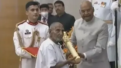 वाराणसी के 126 वर्षीय योग गुरु शिवानंद बाबा पद्मश्री से सम्मानित, तीन बार झुककर सभी को किया प्रणाम