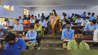 UP Board Exam: अलीगढ़ में ‘मुन्ना भाई’ पर मुकदमा दर्ज, नकलची रेस्टीकेट