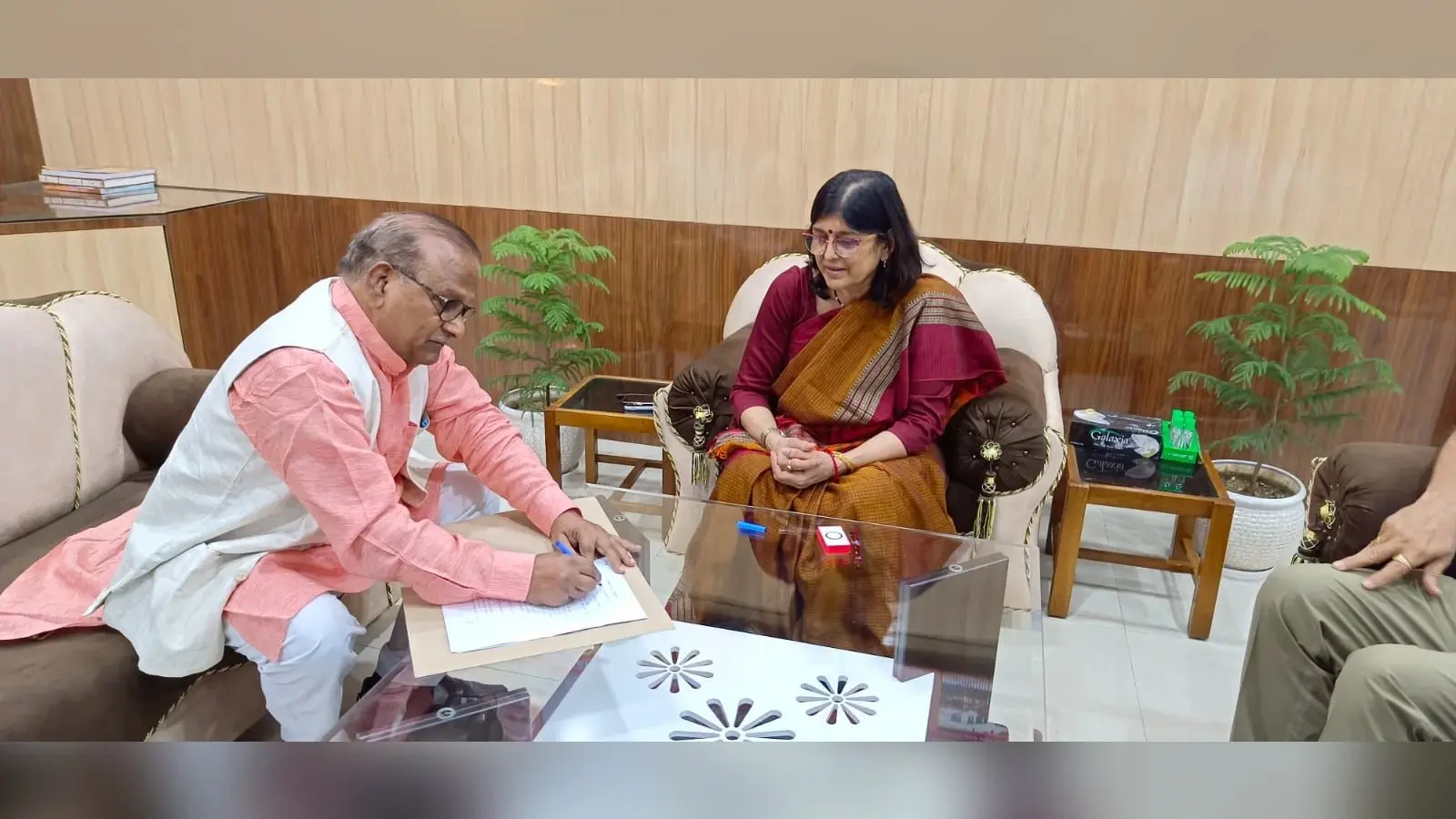 राजर्षि टंडन मुक्त विश्वविद्यालय और हिंदुस्तानी एकेडमी के बीच MOU साइन, इन गतिविधियों को मिलेगा बढ़ावा