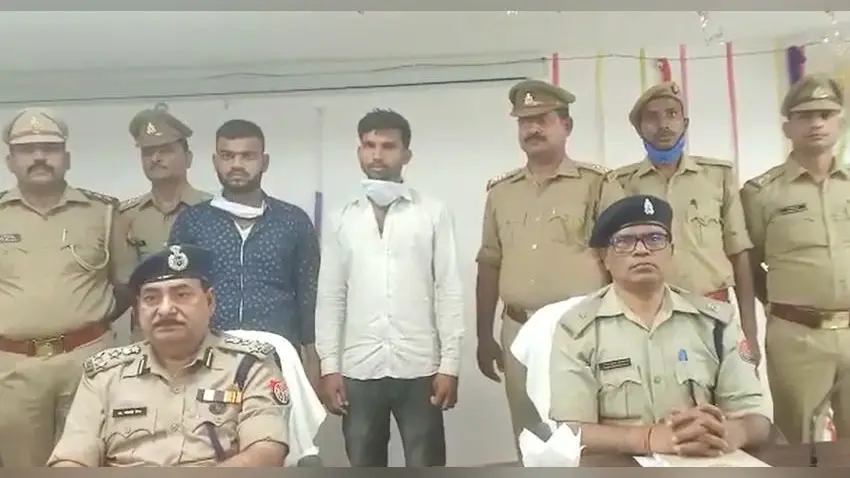 Deoria News: अपराधियों में योगी की पुलिस का खौफ, खुद थाने पहुंचकर किया सरेंडर