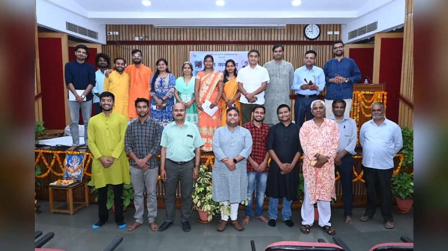 आईआईटी कानपुर में बसंत काव्योत्सव का आयोजन, इन कार्यक्रमों ने जीता लोगों का दिल