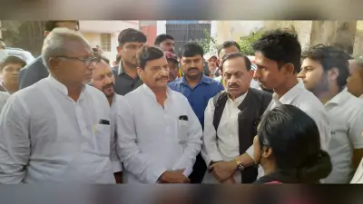 शिवपाल यादव पहुंचे थरवाई गांव, पीड़ित परिवार को इंसाफ और बेटे को सरकारी नौकरी देने की मांग की