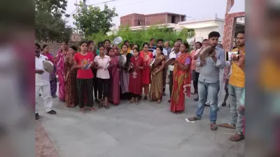 आवास बोर्ड के खिलाफ राजीव नगर में बसे लोगों ने पीटा थाली, जानें क्या है पूरा मामला..