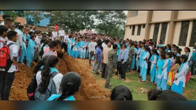 Jharkhand: गुमला के बीएन जालान कॉलेज की जमीन पर कब्जा करने का प्रयास, प्रबंधन और छात्रों ने किया विरोध