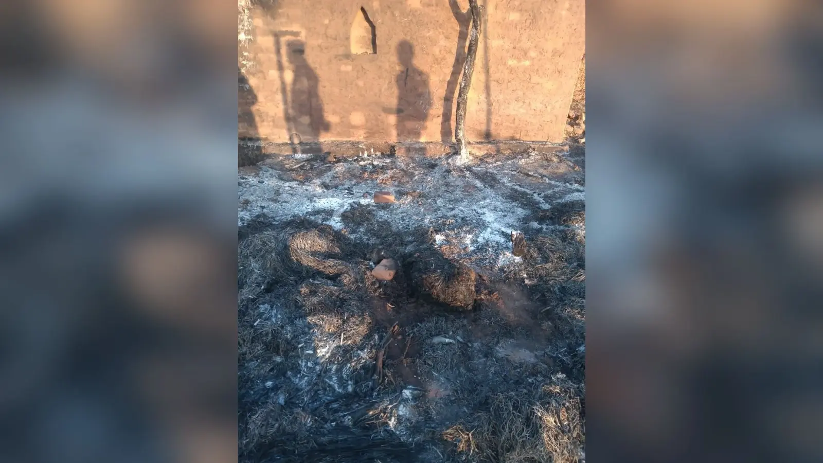 Jharkhand: पलामू में मिट्टी हटाने को लेकर हुए विवाद में जमकर हुई मारपीट, घर में लगा दी आग