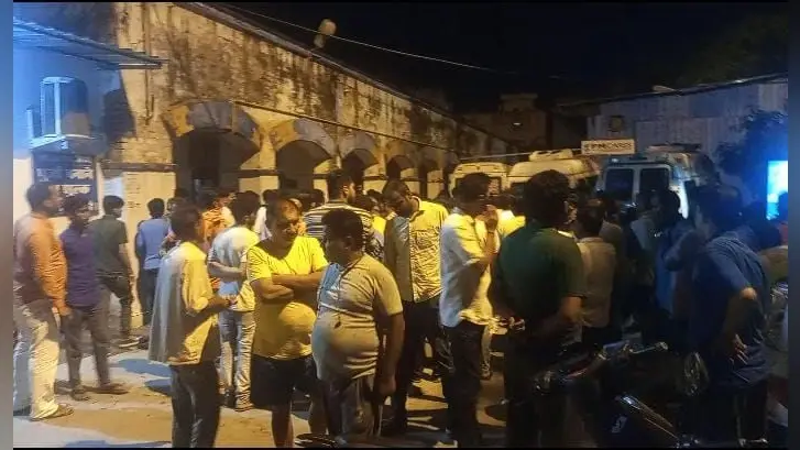 Siwan News: बाइक और बोलेरो की टक्कर में तीन की मौत, आधा दर्जन से अधिक जख्मी