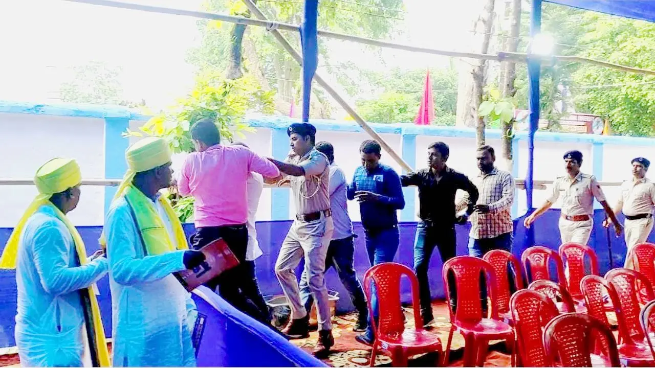 Video: B N Mandal university के दीक्षांत समारोह में रा��्यपाल वापस जाओ के लगे नारे, नौ छात्र पुलिस हिरासत