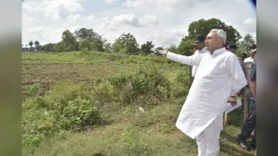 CM नीतीश कुमार पैदल ही खेतों तक गए, जानें किसे मुख्यमंत्री ने कहा- आप पर ही टिकी है दुनिया