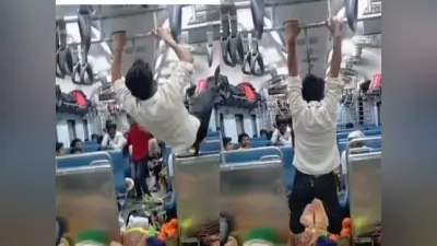 खचाखच भीड़ में ‘स्पाइडरमैन’ की तरह ट्रेन की अपनी सीट तक पहुंचा लड़का, सोशल मीडिया पर Video Viral