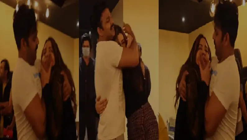 Bhojpuri: पवन सिंह शूटिंग के दौरान हुए बेकाबू, एक्ट्रेस को चूमने की कोशिश, वीडियो वायरल