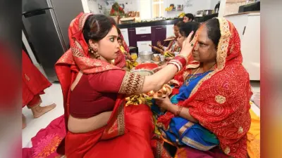 Chhath Puja Photos: छठ व्रतियों ने ग्रहण किया खरना प्रसाद, कल डूबते सूर्य को दिया जाएगा अर्घ्य