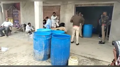 Agra News: शहर में सप्लाई हो रहा था रिफाइंड, डिटर्जेंट और सिंथेटिक पाउडर से बना दूध, FSDA ने मारा छापा