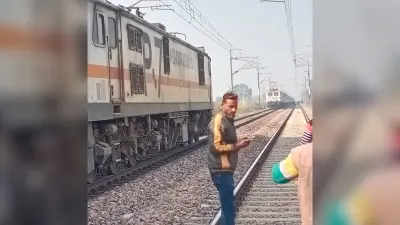 Agra News: दो ट्रेनों के एक ही पटरी पर आने की खबर से मचा हड़कंप, जांच के बाद भ्रामक निकली सूचना