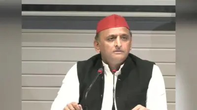 अखिलेश यादव – इन्वेस्टर्स समिट चुनाव की तैयारी,सोशल मीडिया टीम बदलने की ये है वजह, मुलायम पर कैलेंडर का विमोचन