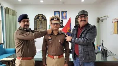 Bareilly: एसएसपी अखिलेश चौरसिया के डीआईजी बनने पर एडीजी-आईजी ने लगाया रैंक प्रतीक, यहां रही अब तक तैनाती