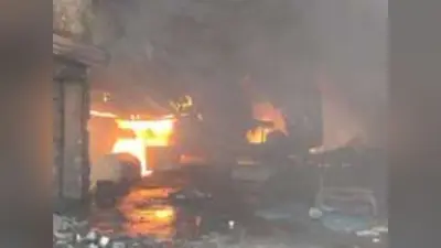 Bareilly News: परसाखेड़ा इंडस्ट्रियल एरिया की पेंट फैक्ट्री में लगी आग, दमकल की गाड़ियां मौके पर
