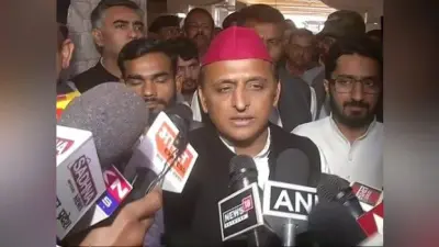 Lucknow Building Collapse: अखिलेश यादव अब्बास हैदर के घर पहुंचे, जताया शोक, बोले- पीड़ितों की मदद करे सरकार