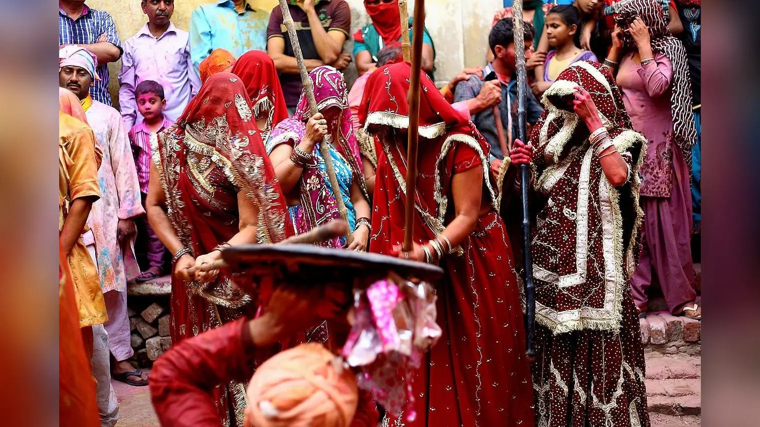 Mathura Vrindavan Holi Schedule: बरसाने में इस दिन खेली जाएगी लट्ठमार होली, जानिए क्या है खासियत और मान्यता…