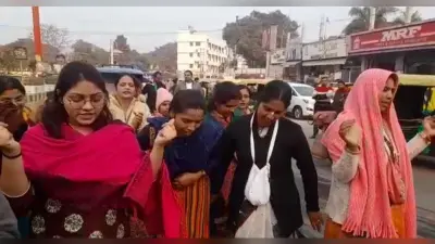 Gorakhpur News: कृष्ण की भक्ति में रमा गोरखपुर, सड़कों पर दिखा अद्भुत नजारा, जमकर झूमे विदेशी श्रद्धालु