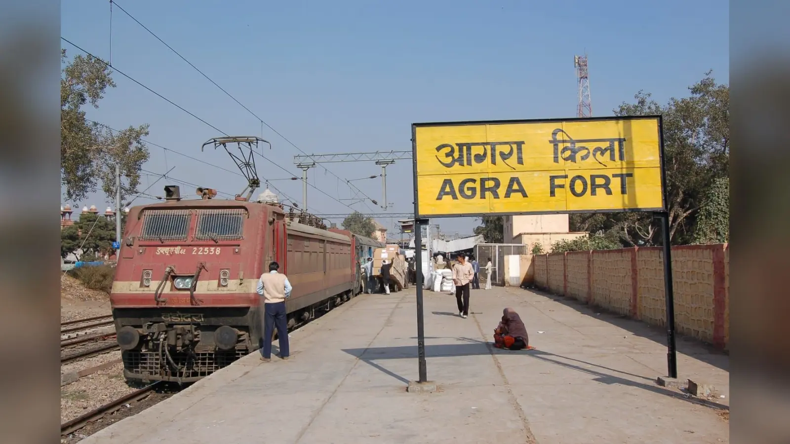 Agra News: शादी से खुश नहीं थी नई नवेली दुल्हन, ससुरालियों को नमकीन में दी नशे की गोली, ट्रेन से हुई फरार