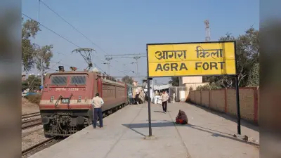 आगरा: ट्रेन में छिपकर धूम्रपान करने वालों की आई शामत, अभियान चला कर वसूला भारी जुर्माना
