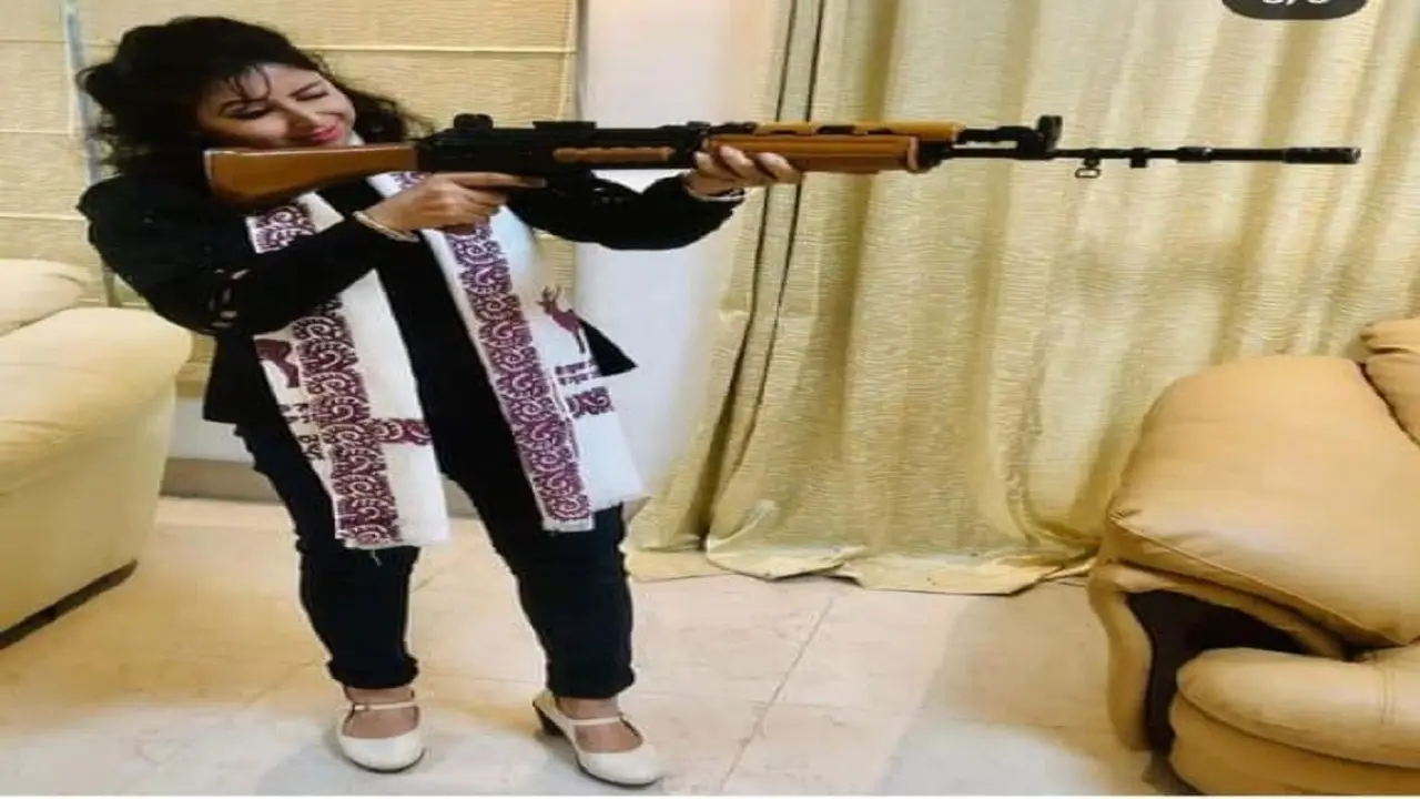पटना : AK-47 वाली ब्यूटी क्वीन श्वेता झा खुद पहुंची थाने, पुलिस ने की पूछताछ, जानें अपडेट