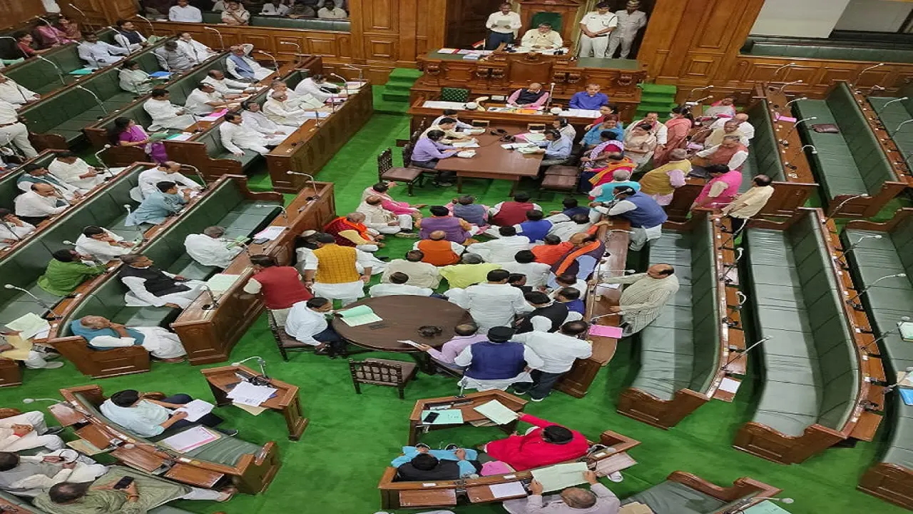 बिहार विधानमंडल के मॉनसून सत्र में सिर्फ एक दिन हुआ पूरा कामकाज, चार दिनों में तीन घंटे चली विधानसभा
