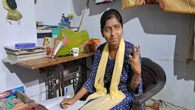 Bihar Board 12th inter Result पिता चलाते हैं आटा चक्की, बेटी बन गई बिहार टॉपर…