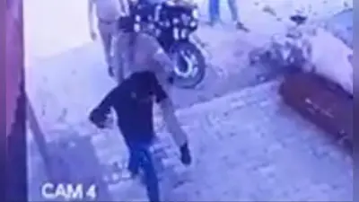 पत्नी ने घर से निकाला तो कारोबारी दुकान में सोया, वहां भी पहुंच गयी पुलिस, कमिश्नर को निलंबित करने पड़े सिपाही