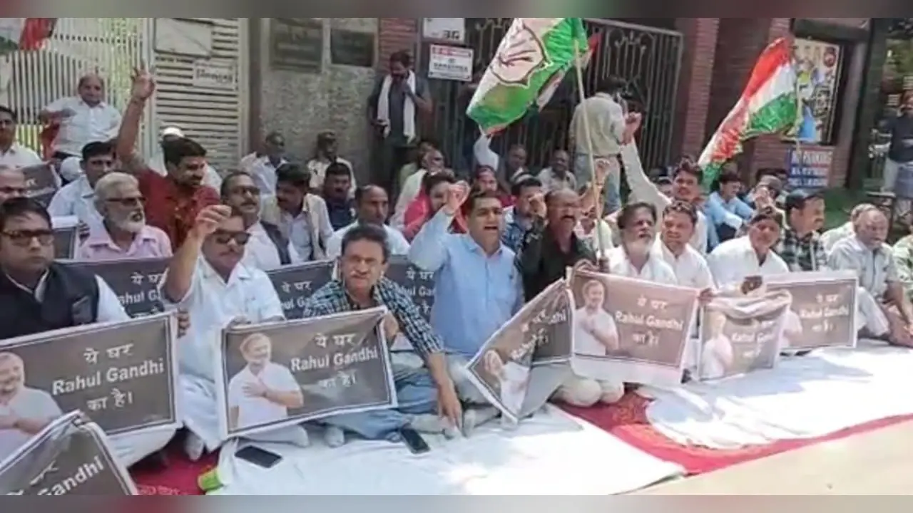 UP News : अलीगढ़ में भी राहुल गांधी को मिला एक ‘ घर ‘, कांग्रेस ने अभियान के साथ मोदी सरकार का किया विरोध