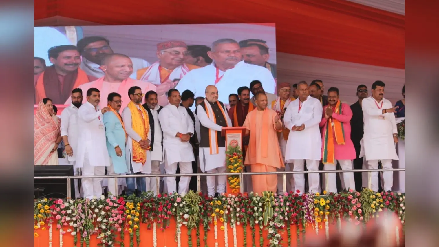 देश का लोकतंत्र नहीं.. खतरे में है वंशवाद, कौशांबी में गरजे अमित शाह, राहुल गांधी और SP पर साधा निशाना