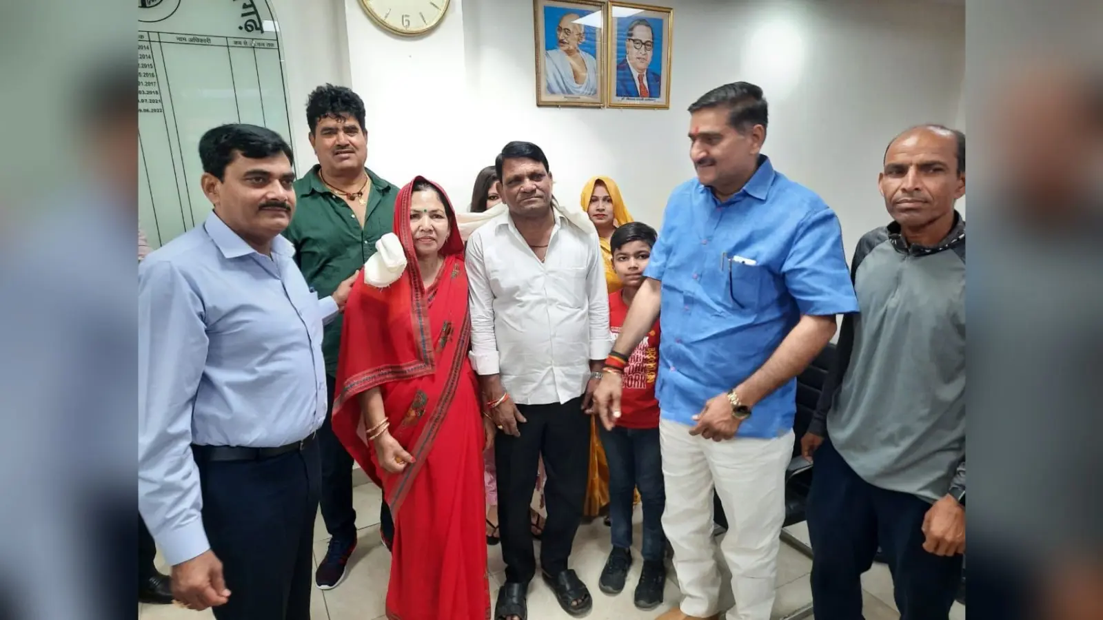 5 गेंद में 5 छक्का लगाकर कोलकाता नाइट राइडर्स को जिताने वाले रिंकू सिंह के माता-पिता का DM- MP कर रहे सम्मान