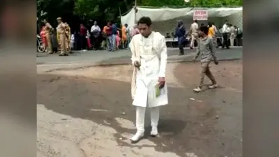 यूपी निकाय चुनाव : पोलिंग पार्टी के स्ट्रांग रूम में सांप, पहले 7 फेरे, फिर ड्यूटी कटवाने पहुंचे दूल्हे राजा