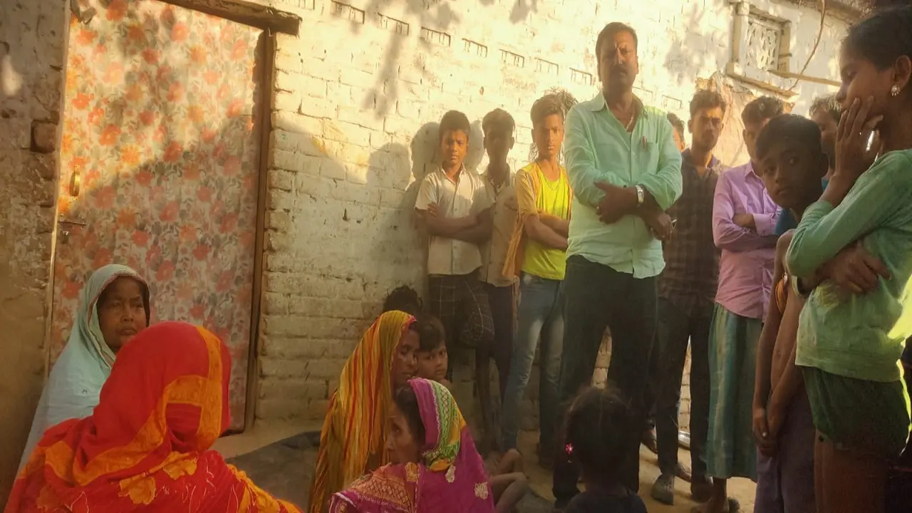 बिहार: बालासोर ट्रेन हादसे में नरकटियागंज के दो मजदूरों की मौत, घर में पसरा मातम