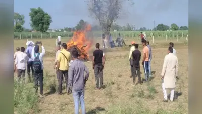 संगीनों के साए में सजी संजीव उर्फ जीवा की चिता, अंतिम संस्कार में शामिल होने वालों का जमा कराया पहचान पत्र