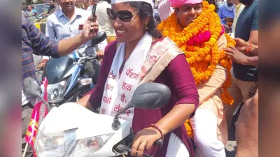 बरेली में पुरानी पेंशन बहाली को लेकर सड़कों पर उतरे कर्मचारी, केंद्र सरकार के खिलाफ नारेबाजी कर किया प्रदर्शन