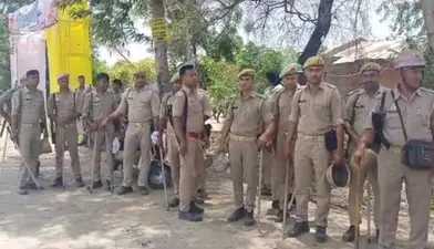 अलीगढ़ में कथा और यज्ञ स्थल के समीप पशु काटे जाने को लेकर हंगामा, पुलिस फोर्स तैनात