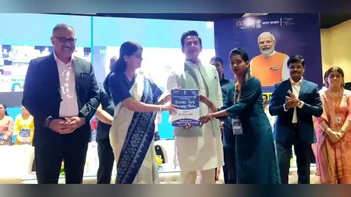 मिशन रिक्रूटमेंट के तहत दिसंबर तक 10 लाख नौकरियां देंगी भारत सरकार, गोरखपुर में 240 को मिला नियुक्ति पत्र