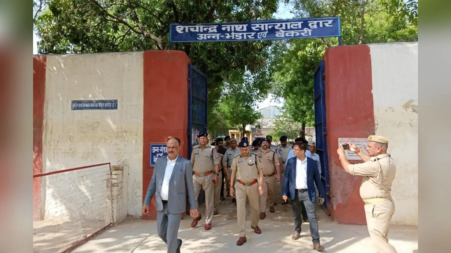 जिला जज – डीएम ने जिला – सेंट्रल जेल का किया औचक निरीक्षण, आल इज वेल