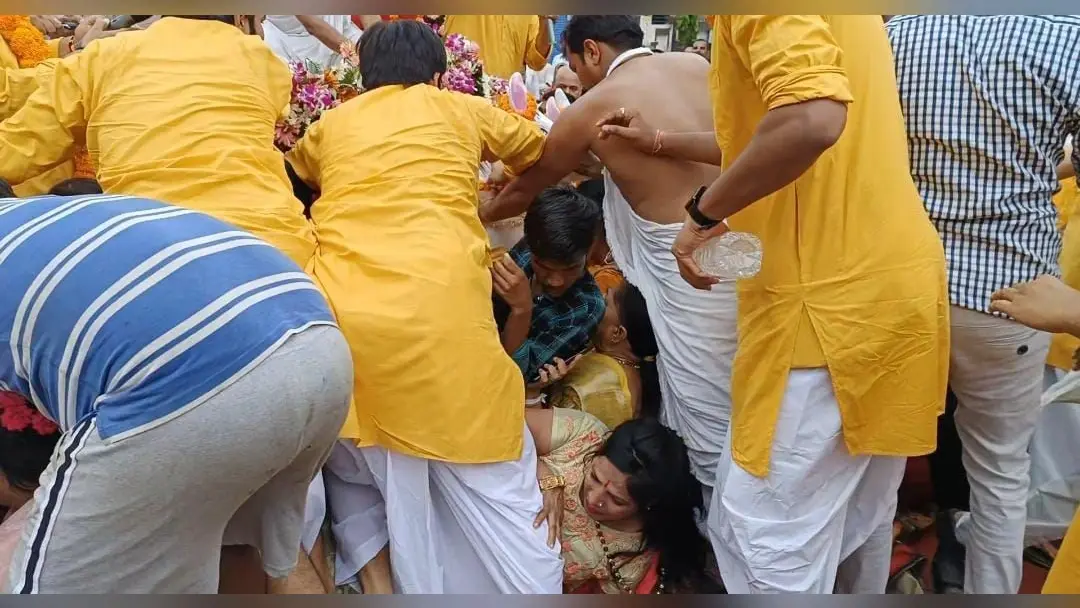 भगवान जगन्नाथ रथ यात्रा में मची भगदड़, अचानक रथ खींचने से फंसे दो दर्जन श्रद्धालु , बच्चे – महिला चोटिल