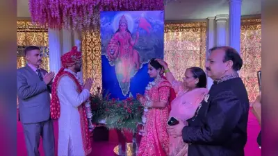 आगरा में एसडीएम- डॉक्टर ने अग्नि की जगह भारत माता के लिए फेरे, दूल्हा- दुल्हन सात नहीं आठ वचन निभाएंगे