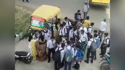 पटना गया मुख्य मार्ग पर स्कूली बस और पिकअप में टक्कर, आधा दर्जन छात्र-छात्राएं जख्मी