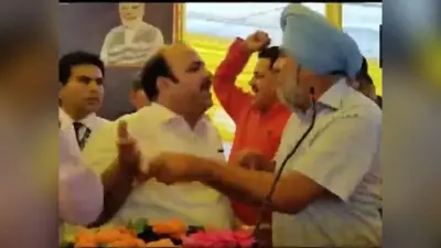 ‘ भारत माता की जय ‘ बोलने पर भाजपा MLC हरि सिंह ढिल्लो से भिड़े बसपा सांसद दानिश अली , अमरोहा के मंच पर घमासान